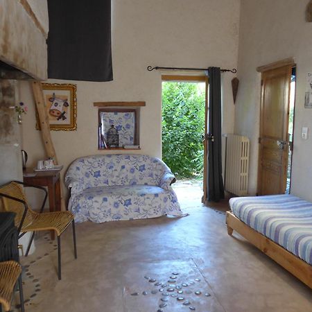 Le Vieux Velo Bed & Breakfast Chaptuzat Bagian luar foto