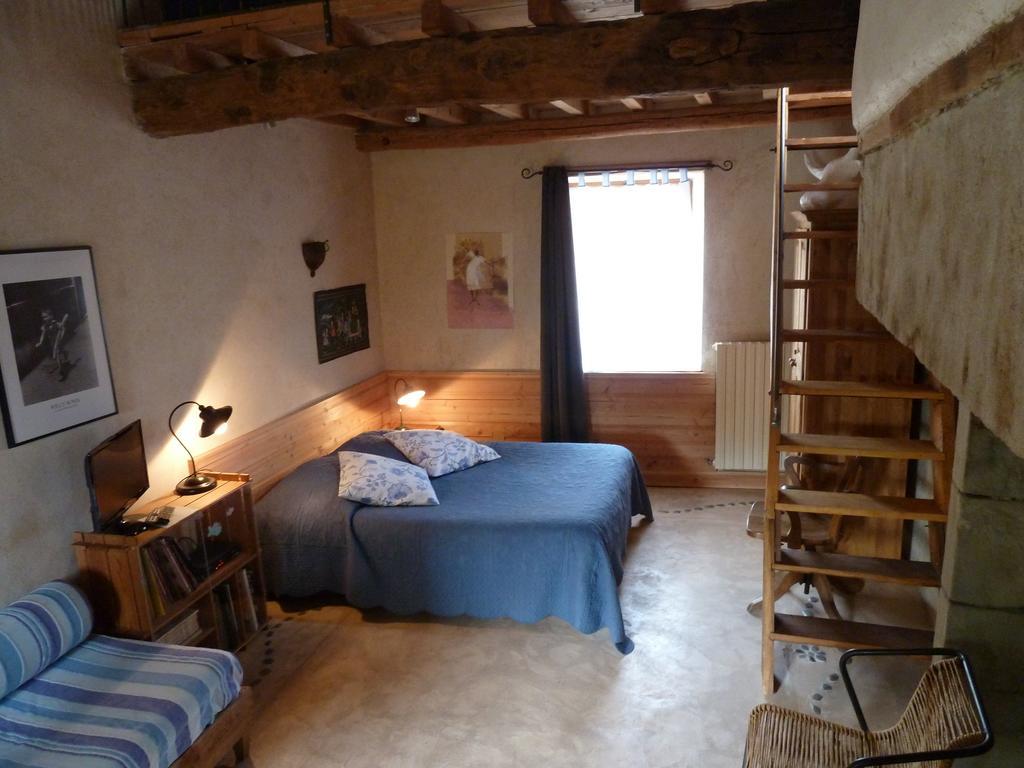 Le Vieux Velo Bed & Breakfast Chaptuzat Bagian luar foto
