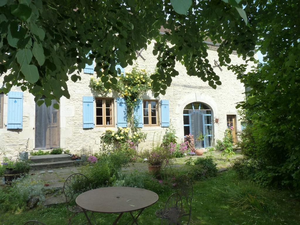Le Vieux Velo Bed & Breakfast Chaptuzat Bagian luar foto