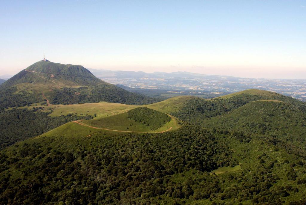 Le Vieux Velo Bed & Breakfast Chaptuzat Bagian luar foto