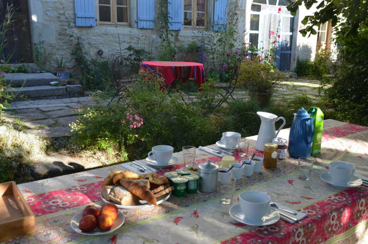 Le Vieux Velo Bed & Breakfast Chaptuzat Bagian luar foto