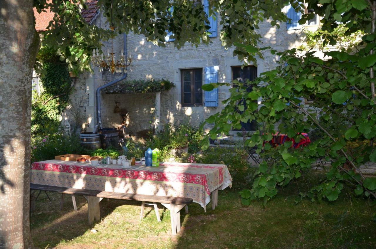 Le Vieux Velo Bed & Breakfast Chaptuzat Bagian luar foto