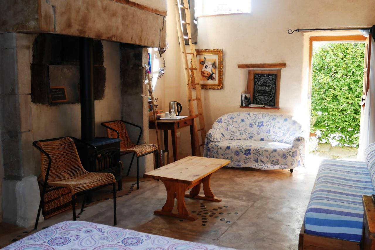 Le Vieux Velo Bed & Breakfast Chaptuzat Bagian luar foto